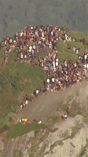 200 tourists trapped on Rio de Janeiro mountain after shootout between cops, gangbangers #shorts