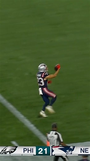 Behren Morton finds Nick DeGennaro for the lead!!🙌 📺WBZ #patriots #nfl #shorts