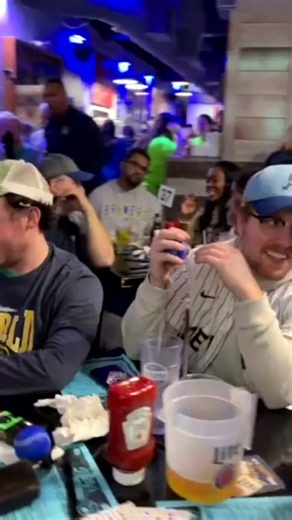 Brewers fans pack bars in SE Wisconsin