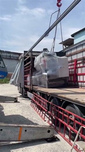 Daily Safety Fails🤯This is WHY Proper Crane Rigging Is CRITICAL – Failed Sling Equipment Crashing😳