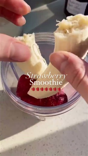 Creamy Strawberry Smoothie 🍓🍌❤️ #smoothie #strawberrysmoothie #strawberry #yoghurt #vegansmoothie