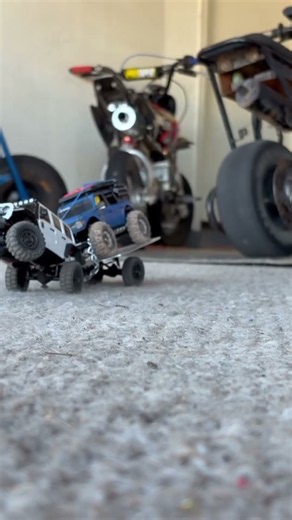 SCX 30 #shrots #scx30 Paris Riggs pulling a wheelie