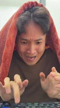 Mẹ lúc đi bình thường và lúc kiểm tra học kiểu