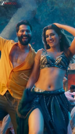 #Thumkeshwari #Bhediya #ShraddhaKapoor #KritiSanon #VarunDhawan #SachinJigar #PartySong #shorts