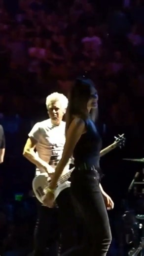 U2 - Mysterious Ways (2015-10-29: The O2 - London, England)