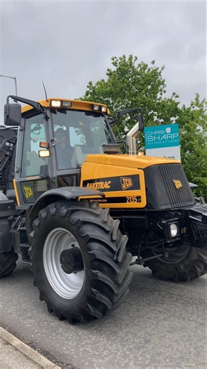 Thunderous Air Horns: Epic Convoy Leaving Truckfest Lincoln