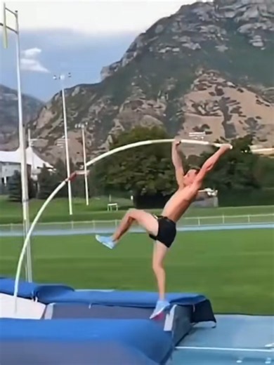 Pole Vault Fail #funny #funnyvideos #fyp #trending #funnyusa #polevaultfail #polevault