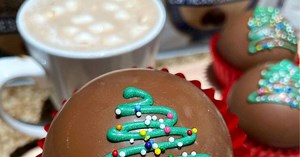 10 places to get hot chocolate bombs in Toronto