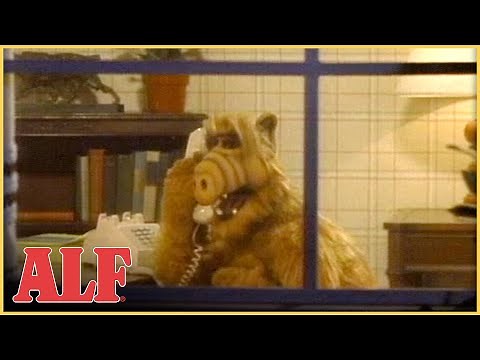 ALF Breaks into the Neighbor's House | S1 Ep20 Clip