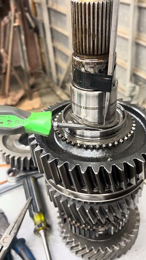 No snap ring pliers? Nv4500 snap ring removal with screwdrivers