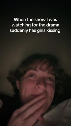 I ♥️ girl kissers, kiss me.. I mean follow if you agree! #tellmelies #wlw