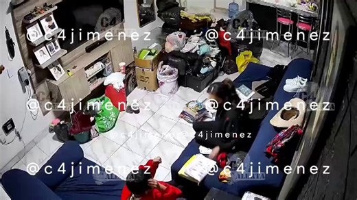 🚨🚨🚨Mientras tanto en ChicoloapanEl menor de 7 años fue diagnosticado con TDAH, ha sido brutalmente agredido por Karen (su madre); cuando Marco (su padre) le dijo que la iba a denunciar, Karen se peló con el menor y con Sofía, hija de Marco de menos de un añoYa lleva aproximadamente un mes sin saber de Karen y de los 2 menores; lo peor es que el DIF ignoró las denuncias previas, su argumento fue que "era un enojo".