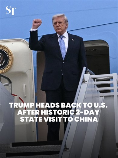✊🏼 President Donald Trump boarded Air Force One with a wave and a fist pump on May 15, returning to the US after a historic 2-day summit in Beijing with Chinese President Xi Jinping. #Trump #XiJinping #summit #Beijing #AirForceOne