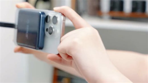 苹果手机拍摄党的天选移动硬盘来了！iPhone直连无需转码，64GB高速传输超省心，剪辑视频轻松搞定，出差旅拍必备好搭档。