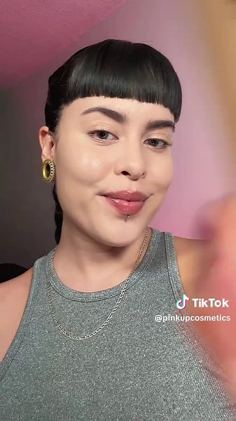 Base Líquida Glowy para un Maquillaje Natural