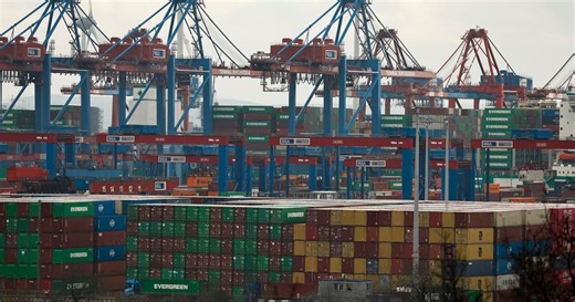 Commerce secretary defends Trump amid tariff fight