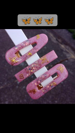 47 reactions | I made these hairclips using @magicresinofficial 1:1 tabletop and Art resin and @letsresin BEAUTIFUL mixology chunky glitter in the color pink opal. This glitter is STUNNING! #fyp #magicresinofficial #letsresinglitter #followme | Resin by Carrie | Facebook