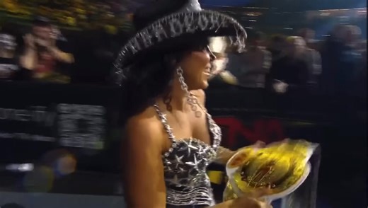 2.9K views · 106 reactions | — Entrada de Mickie James en su Inducción al TNA Hall Of Fame en #TNABoundForGlory, Clase 2025. Da un vistazo a la inducción completa: https://youtu.be/Uyat7G5AgGg?si=ulyqQp6b2u7Wew0f (Propiedad de TNA Wrestling) | TNA Knockouts - Fan Club | Facebook