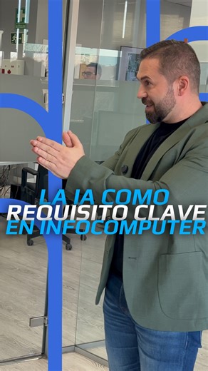 Hablamos sobre cómo estamos implementando inteligencia artificial en todos los departamentos de Info Computer: atención al cliente, incidencias, gestiones internas, stock y administración. Compartimos que la IA se ha convertido en un requisito fundamental para nuevas contrataciones, y explicamos por qué creemos que no es necesario estudiar formalmente la IA, sino simplemente aprender a comunicarse con ella de manera natural. Discutimos cómo la IA misma te enseña a mejorar tus consultas y cómo la