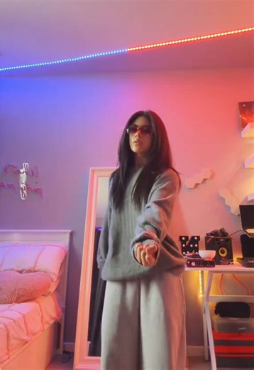 nianaguerrero (@nianaguerrero)’s video of Led Lights On Floor