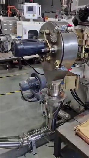 counter rotating parallel twin screw PVC compounding machine #pvcbileşimi #çiftvidalı #tersdönen تركيب PVCلولب مزدوج