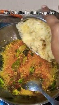 Mumbaiya Famous Vada Pav #streetfood #vadapav #viral #youtubeshorts #trending #video #recipe