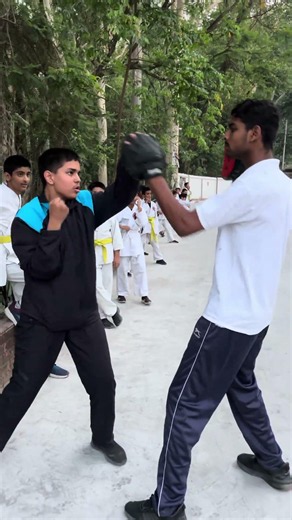 Padding Workout #padwork #kickboxing #punches #martialarts #selfdefence