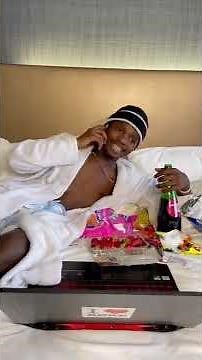 Moses use this money😂watch now this hilarious funny 😂🤣🤣‪@AhMozisi‬