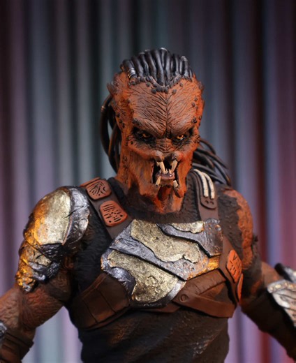 Painted and finished sculpture of Dek Predator🎨⚔️🔥 #sculpture #predatorbadlands #clayart #painting #yautja