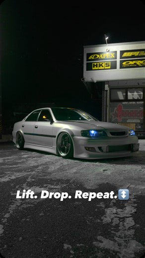KANATO YAMADA 🇯🇵 on Instagram: "Watch my Chaser lift and drop.↕️ ⁡ Air suspension on a drift build. That’s new, right😂 ⁡ ドリフト仕様のチェイサーにエアサスという選択肢。 冬でもばっちり作動します。今のエアサスは進化してます！ ⁡ #1jz #jzx100chaser #JZX100 #thelowdown #チェイサー"