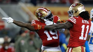 Deebo Samuel bulldozes through Bolts for 15-yard run play