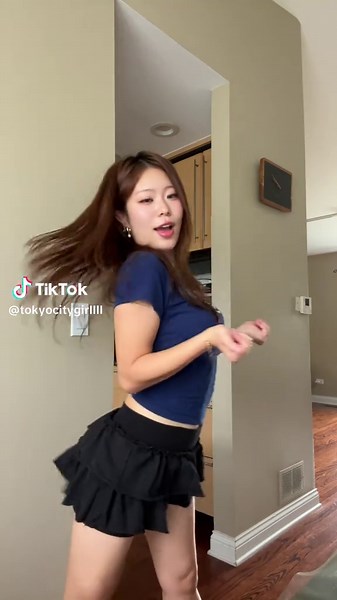 Captivating Yellow Miniskirt Dance in Tokyo