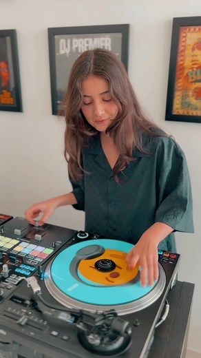 I LOVE PHONK!!🔥🔥 #scratching #turntablism #dj #realdj #realdjing #phonk #phonk_music #scratch #pioneerplxcrss12 #pioneerdj #girldj #djmichelle