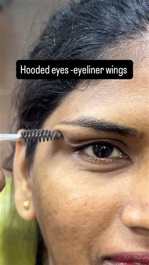 How to apply liner on hooded eyes | eye liner application |