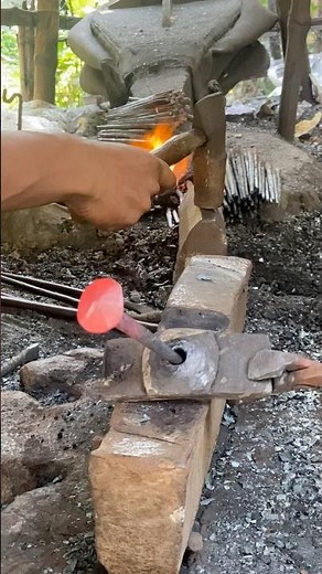 “Forging Hot Steel with Traditional Blacksmith Techniques 🔨🔥⚒️”#forging #ironwork #metalwork