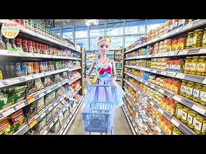 Barbie dolls, Barbie push shopping cart to go shopping in the supermarket