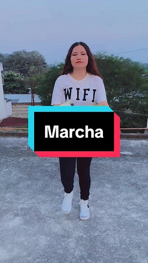Danza Cristiana Tradicional: Marcha de Banderas y Panderos