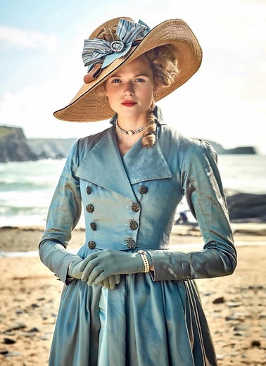 Gabriella Wilde as Caroline & Luke Norris as Dr. Dwight Enys in Poldark (2015-2019) ~~•♡~ • 🩵 • ~♡•~~ “𝘐 𝘴𝘶𝘴𝘱𝘦𝘤𝘵 𝘵𝘩𝘢𝘵 𝘵𝘩𝘰𝘴𝘦 𝘸𝘩𝘰 𝘴𝘶𝘧𝘧𝘦𝘳 𝘮𝘰𝘴𝘵 𝘢𝘳𝘦 𝘵𝘩𝘦 𝘰𝘯𝘦𝘴 𝘸𝘩𝘰 𝘪𝘨𝘯𝘰𝘳𝘦 𝘵𝘩𝘦𝘪𝘳 𝘩𝘦𝘢𝘳𝘵’𝘴 𝘥𝘦𝘴𝘪𝘳𝘦𝘴 𝘢𝘯𝘥 𝘴𝘱𝘦𝘯𝘥 𝘵𝘩𝘦 𝘳𝘦𝘴𝘵 𝘰𝘧 𝘵𝘩𝘦𝘪𝘳 𝘭𝘪𝘷𝘦𝘴 𝘳𝘦𝘨𝘳𝘦𝘵𝘵𝘪𝘯𝘨 𝘪𝘵.” . . . Series: Poldark (2015-2019) Created by Debbie Horsfield Costume Design by Marianne Agertoft (2015), Susannah Buxton (2016), Ros Little (2016), & Howard