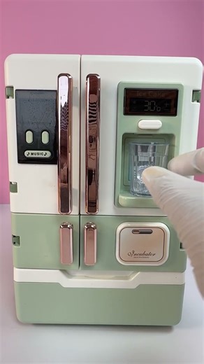 “Mini fridge moments 🧊✨ so refreshing🍹#ASMRShorts #Satisfying”