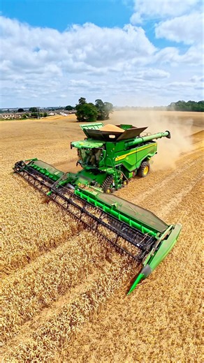 John Deere X9 Combine Harvesting Wheat 🌾