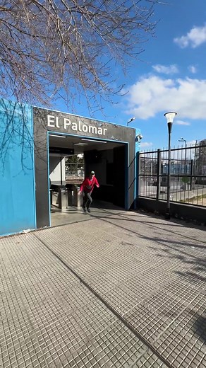 Nos metemos en la cuna de las alas de argentina, un lugar donde abunda el rock nacional: la ciudad de Palomar y la bellisima ciudad jardín 🪽🏃🏽‍♂️ #parati #lentejas #buenosaires #palomar #ciudadjardin Próximas funciones👇🏼 www.leandroigounet.com🕺🏼