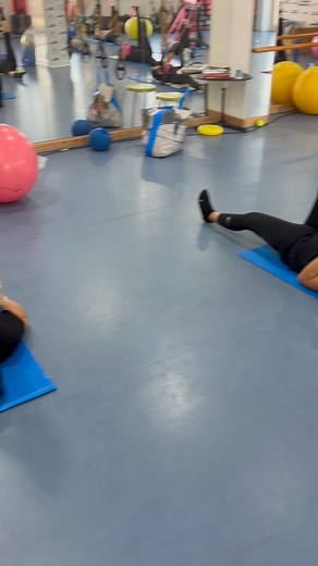 51K views · 645 reactions | Hamstring stretch con elastiband. #fblifestyle | Dance Ginnastica Fit | Facebook