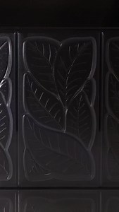 4.2K views · 48 reactions | GARDENIL GIARDINO SEGRETO PC5077 CHOCO BAR MOULD PC5074 PRALINE MOULD By @liudmila_pascurova Ogni foglia una storia, un omaggio alla natura che cambia nei colori durante l’anno. Stampi pensati per valorizzare il prodotto finito con dettagli di altissimo livello, offrendo massima versatilità e impatto visivo. DISPONIBILE ORA! @pavonitalia | Pavoni Italia | Facebook