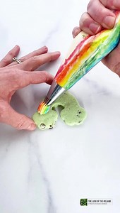 4.9K views · 134 reactions | The cutest rainbow cookies with a little gold in the cloud ☁️ Use tip 4B for the rainbow and 12 for the clouds. Use the multicolored buttercream technique in my last reel.  #stpatricksdaycookies #stpatricksday #rainbowcookies | Emily Hutchinson | Facebook