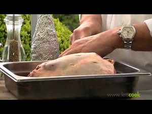 WeZooz.be - KitchenAid Outdoorcooking Lamsbout bereid in de buitenkeuken