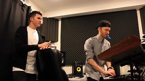 89K views · 2.4K reactions | CAN'T KEEP MY HANDS TUE MYSELF. #TIMEFLIESTUESDAY | Timeflies | Facebook