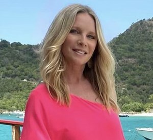 Young and the Restless' Lauralee Bell Shares Swimsuit Photo With "Family"