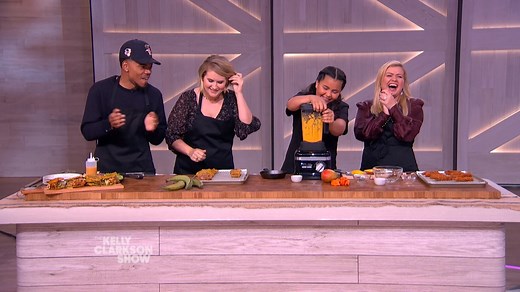 PSA: You can never have too much sauce! | The Kelly Clarkson Show