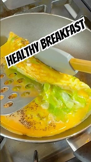 Easy Fast Breakfast Omelette | Eggs, Lettuce & Black pepper