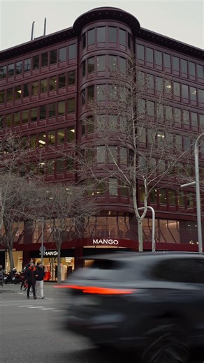 When we held the first edition of the #MangoSocialClub at the opening of our new flagship store in Barcelona. Do you know its exact address? 👀 | Mango